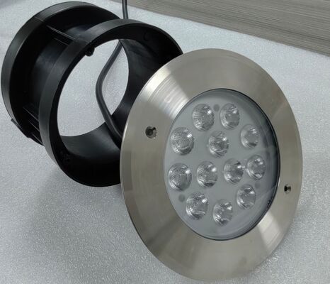 Fernbedienung Ein Aus DMX Dali LED Schwimmbadbeleuchtung mit 100lm/W Lichtausbeute und Abstrahlwinkeln von 15°, 30°, 45°, 60°