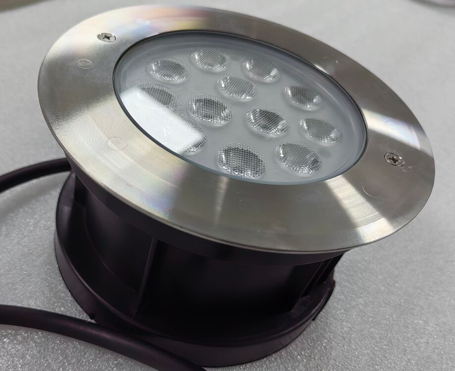 100lmw LED Poolbeleuchtung RGB Farboptionen Wasserdichte Leuchten Geeignet für Innen- und Außenpools