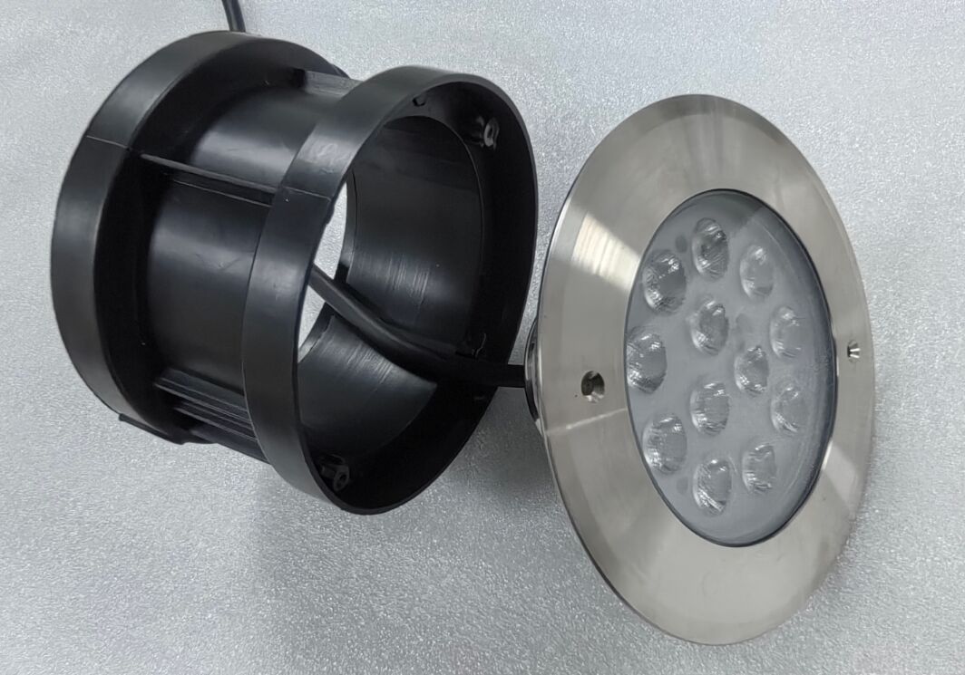 316L Edelstahl Unterwasser-LED-Leuchten bieten 100lmw Licht-Effizienz perfekt für Aquarien Teiche und Wasser-Features